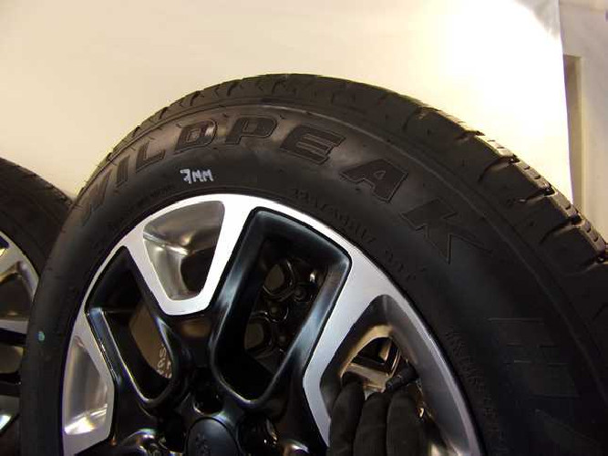 JEEP COMPASS II 17- KOŁA FELGI ALUMINIOWE 17X6.5 ET40 225/60R17 5VC26TRMAA