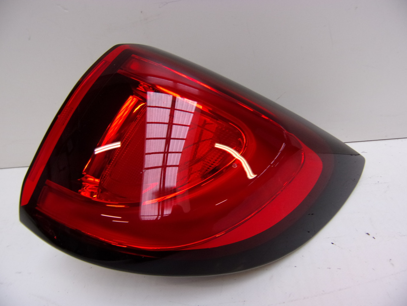 CHRYSLER PACIFICA 16- LAMPA PRAWA TYŁ P68229026AD