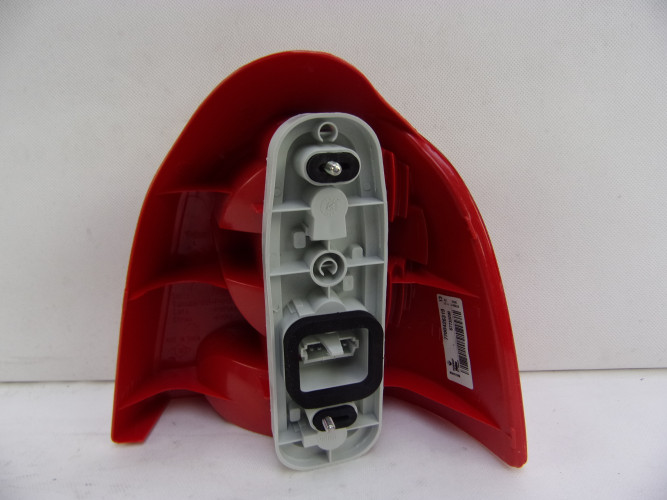 RENAULT TWINGO LAMPA LEWA TYŁ 7700426319