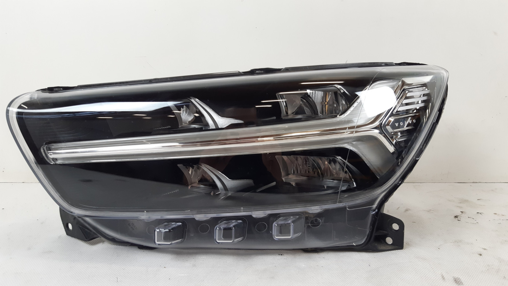 VOLVO XC40 LAMPA LEWA PRZÓD 32133573