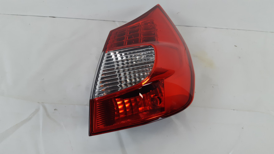 RENAULT SCENIC II LAMPA PRAWA TYŁ 8200474327