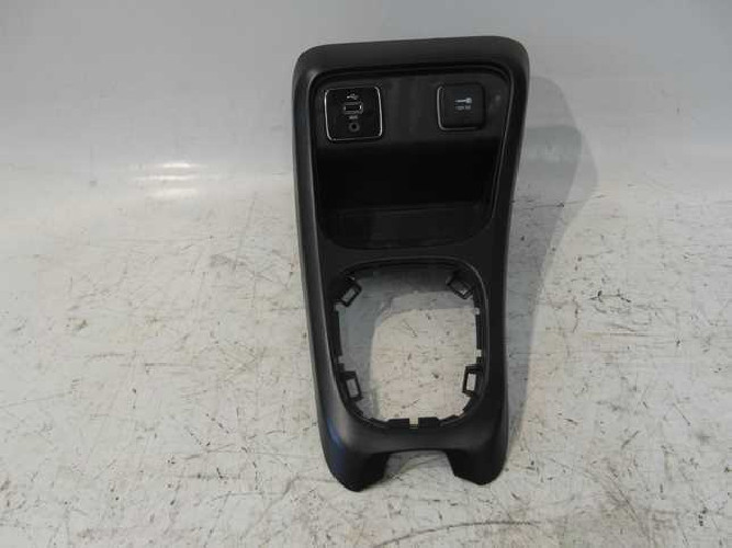 JEEP COMPASS II 17- GNIAZDO USB RAMKA