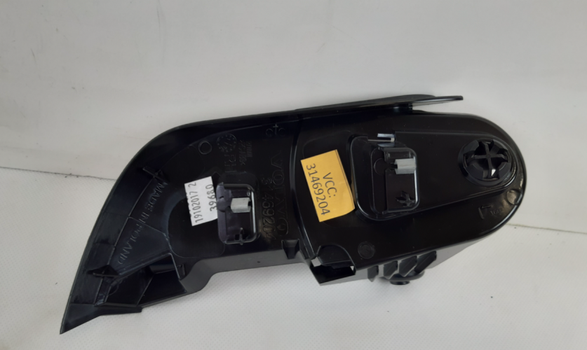 VOLVO XC40 OSŁONA SŁUPKA PRAWA TYŁ 31469204