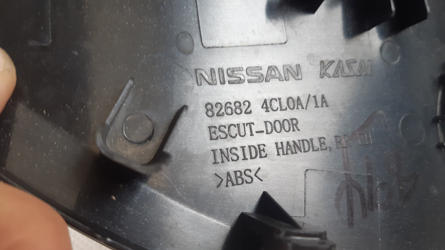 NISSAN QASHQAI J11 OSŁONA RAMKA KLAMKI PRAWA TYŁ 82682 4CL0A