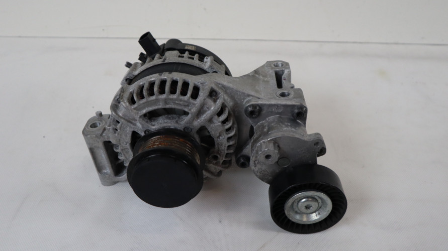 VOLVO XC40 1.5 T3 ALTERNATOR 32279255