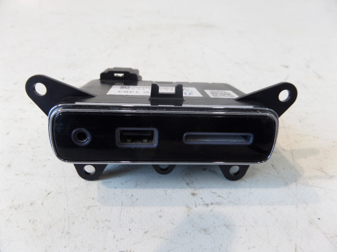 JEEP GRAND CHEROKEE WK2 PANEL USB SD AUX 68141322AA