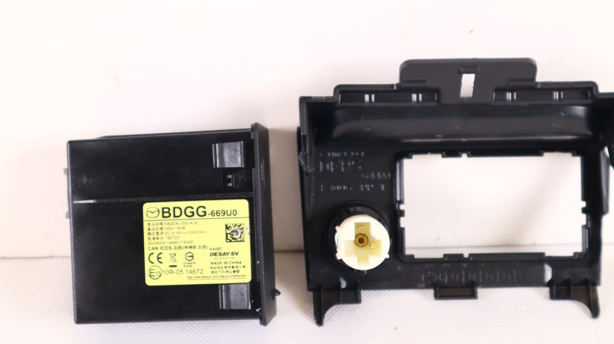 MAZDA CX-30 PANEL GNIAZDO USB BDGG-669U0, DFR5-644A1