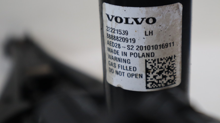 VOLVO XC40 1.5 T3 ZAWIESZENIE LEWE TYŁ 31658697, 32246249, 32221539