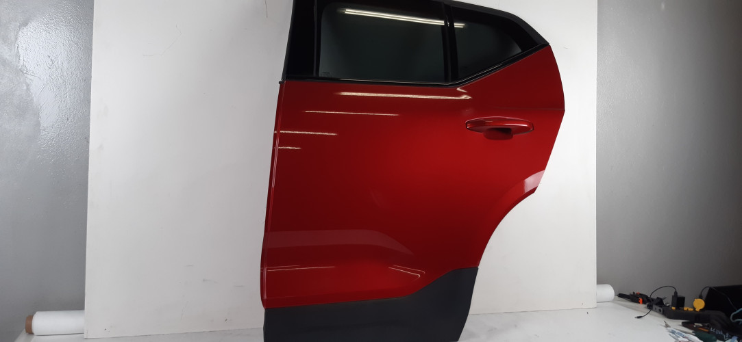 VOLVO XC40 DRZWI LEWE TYŁ 725