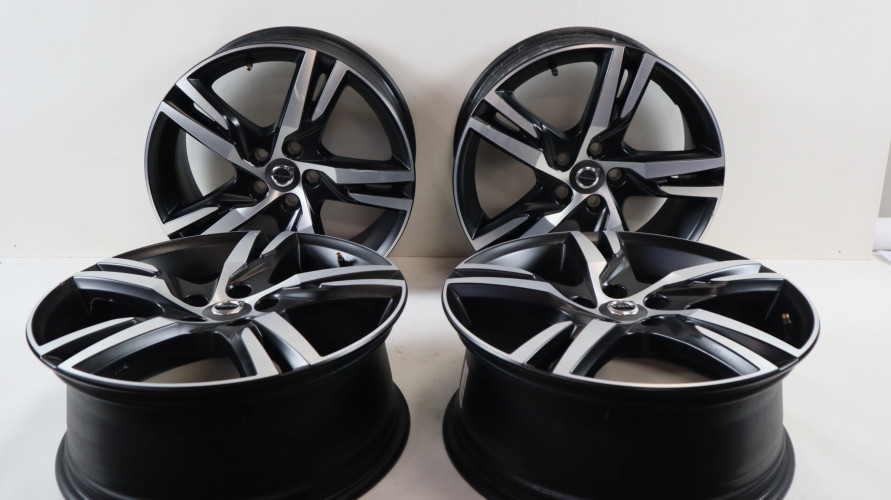 VOLVO XC40 II FELGI ALUMINIOWE 18X7.5 31445812