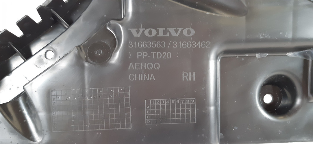 VOLVO XC60 II ŚLIZG ZDERZAKA PRAWY TYŁ 31663563, 31663462