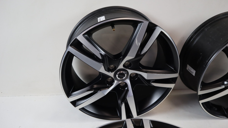 VOLVO XC40 II FELGI ALUMINIOWE 18X7.5 31445812