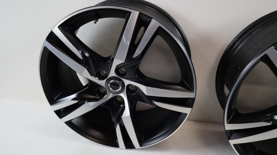 VOLVO XC40 II FELGI ALUMINIOWE 18X7.5 31445812