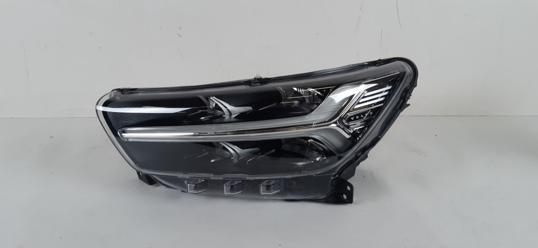 VOLVO XC40 LAMPA LEWA PRZÓD FULL LED 31655992