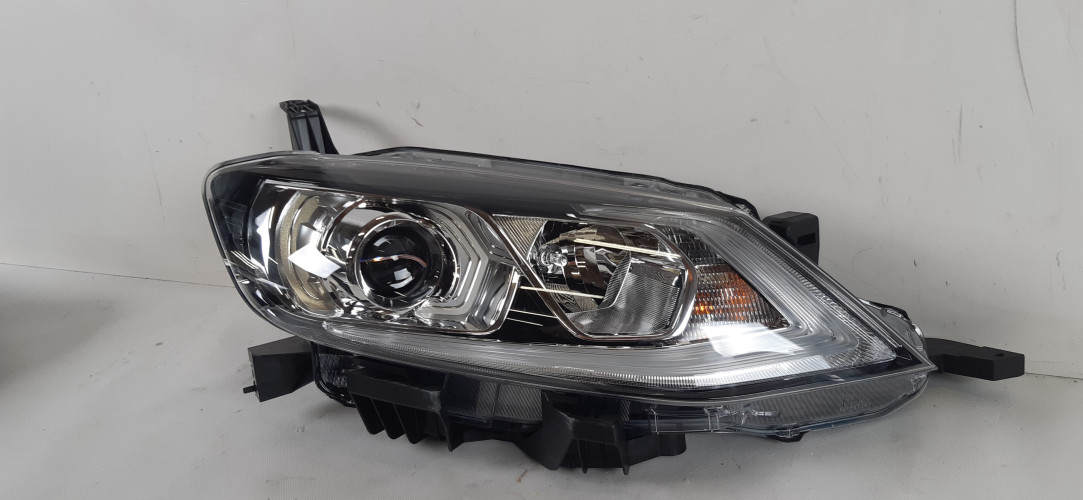 NISSAN PULSAR LAMPA PRAWA PRZÓD LED 26010-3ZL5A