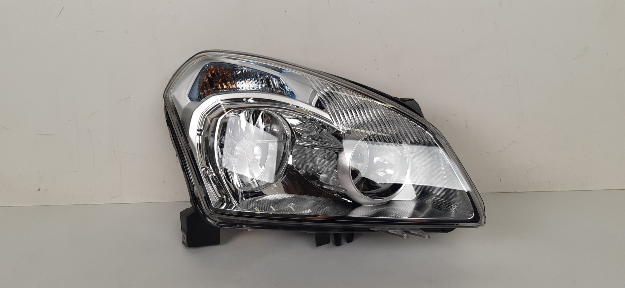 NISSAN QASHQAI J10 LAMPA PRAWA PRZÓD 26010-JD910