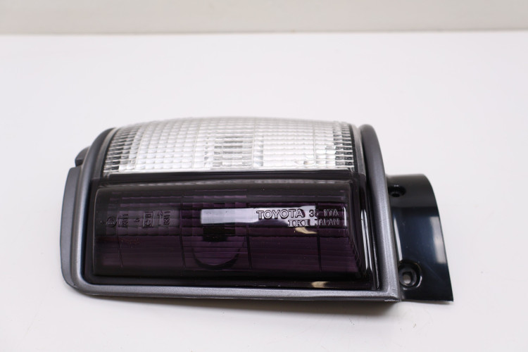 TOYOTA 4RUNNER II 87-89 LAMPA PRAWA PRZÓD 81611-89169