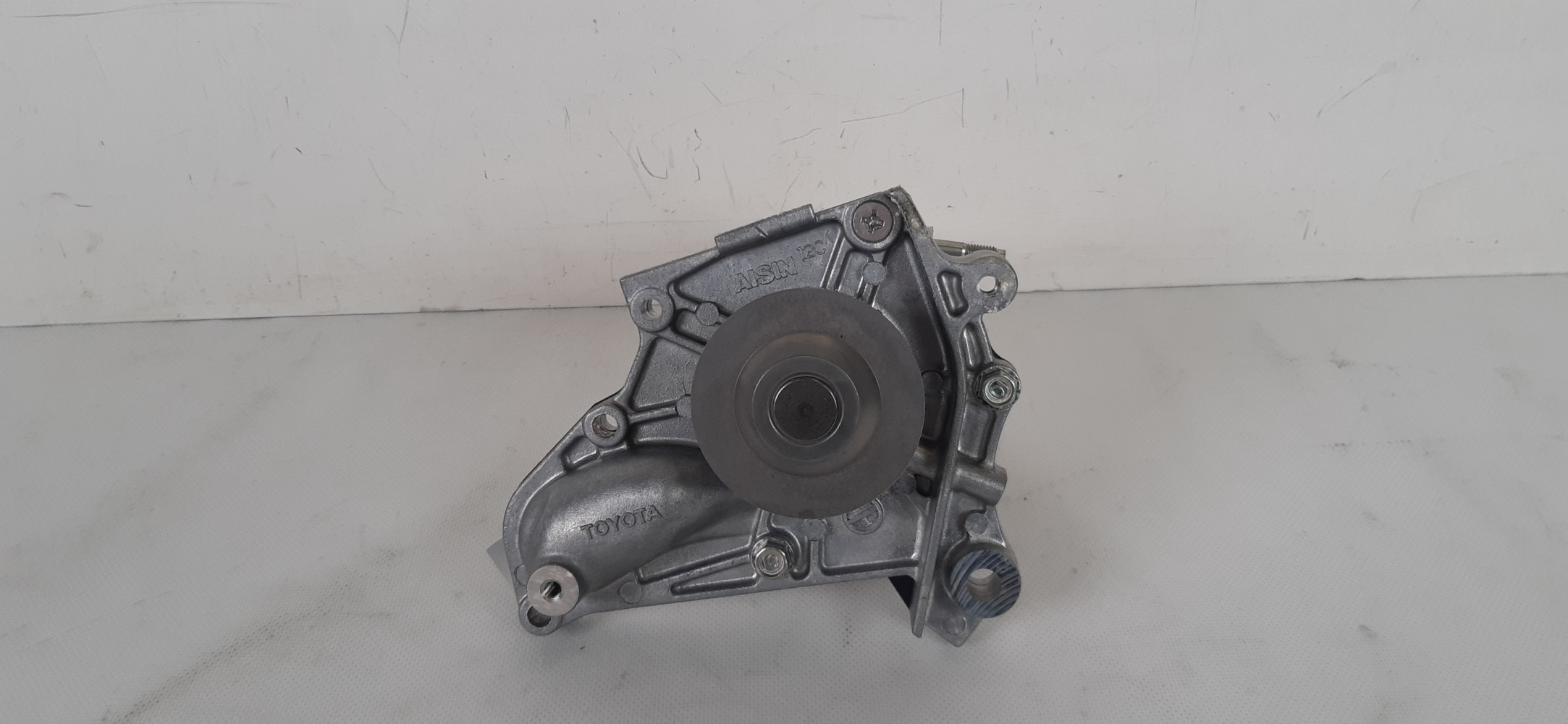 TOYOTA AVENSIS CAMRY CARINA E POMPA WODY 16100-79186