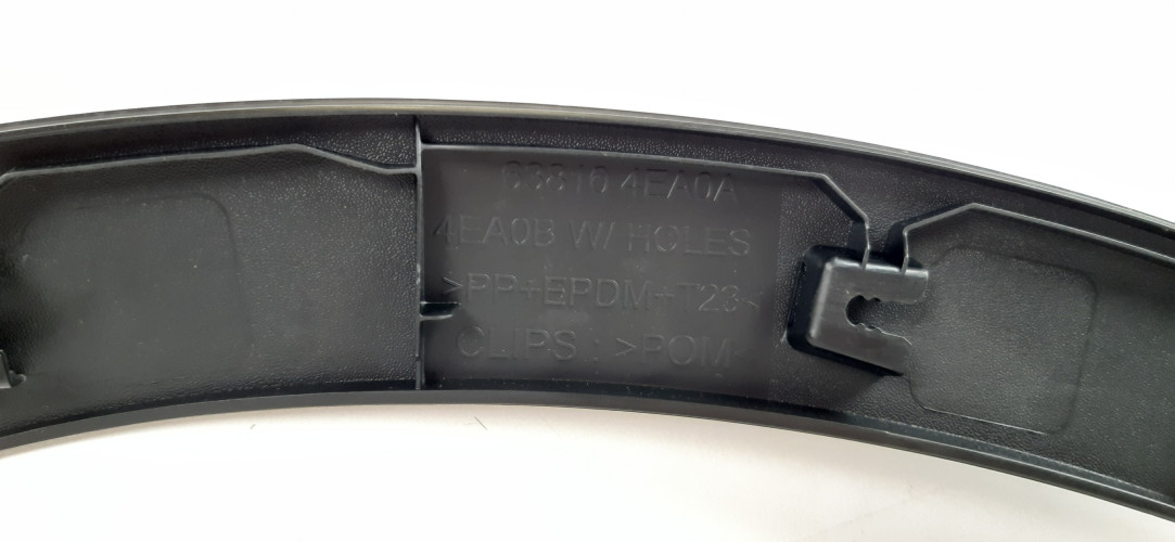 NISSAN QASHQAI J11 LISTWA BŁOTNIKA PRAWA PRZÓD 63810-4EA0A