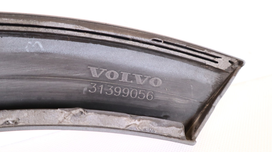 VOLVO XC90 II LISTWA BŁOTNIKA LEWA TYŁ 31399056