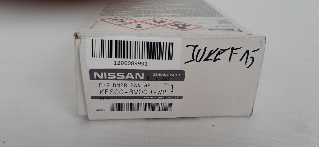 NISSAN JUKE F15 LISTWY OZDOBNE ZDERZAKA PRZÓD KE600-BV009