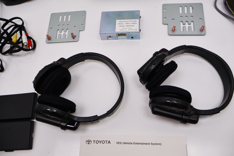 TOYOTA VERSO MONITOR PODSUFITKOWY DVD 08540-00804