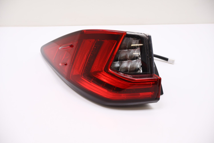 LEXUS RX IV LAMPA LEWA TYŁ